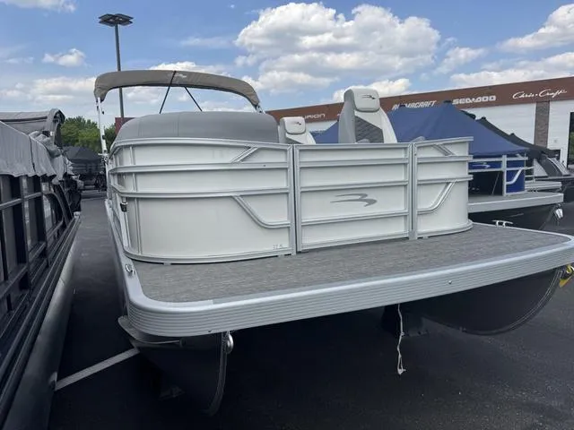 Slide: The Image of Bennington S L-Bench 22 SL Pontoon 2025 - 2