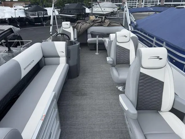 Slide: The Image of Bennington S L-Bench 22 SL Pontoon 2025 - 4