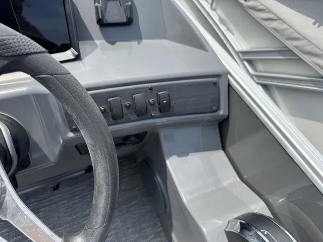 Slide: The Image of Bennington S Quad Bench 22 SSR Pontoon 2025 - 15