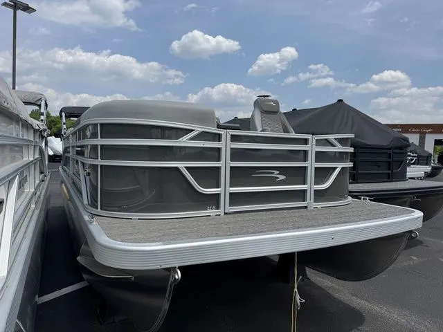 Slide: The Image of Bennington S Quad Bench 22 SSR Pontoon 2025 - 3