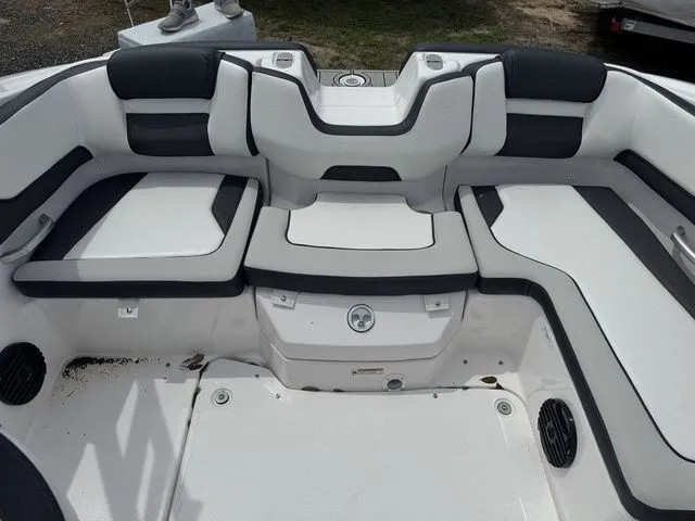 Slide: The Image of Yamaha 195S 2025 - 14