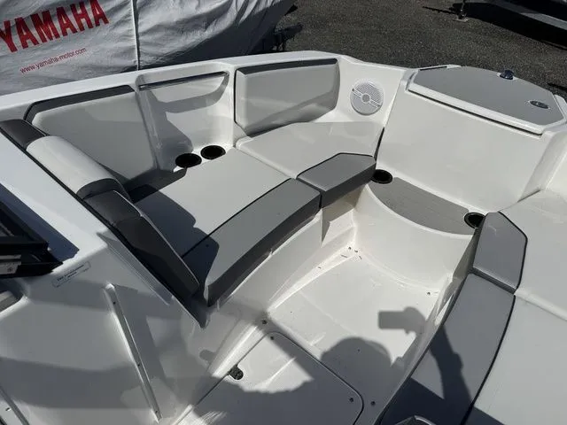 Slide: The Image of Yamaha AR220 2025 - 9