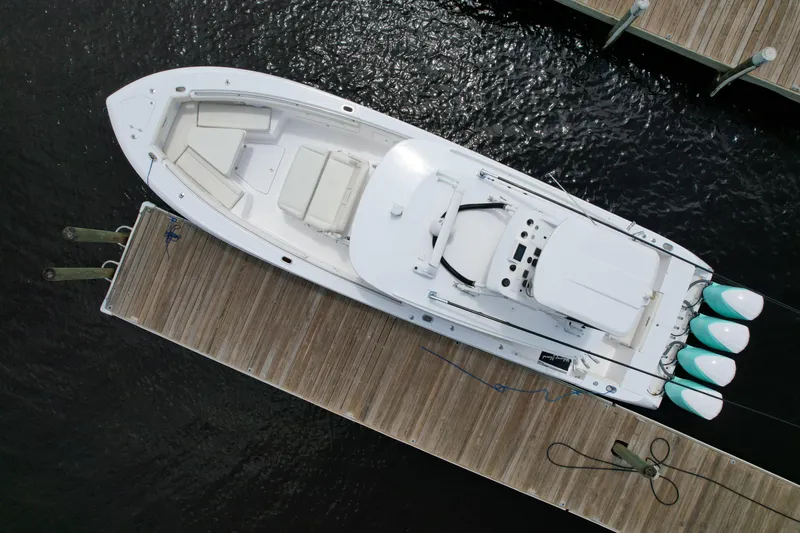 Slide: The Image of Everglades 435 Center Console 2017 - 103