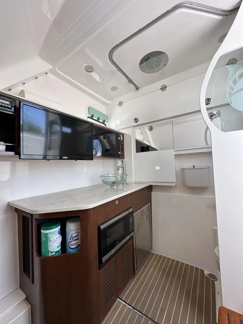 Slide: The Image of Everglades 435 Center Console 2017 - 51