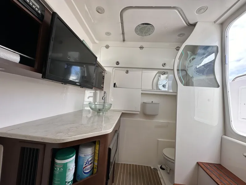 Slide: The Image of Everglades 435 Center Console 2017 - 53