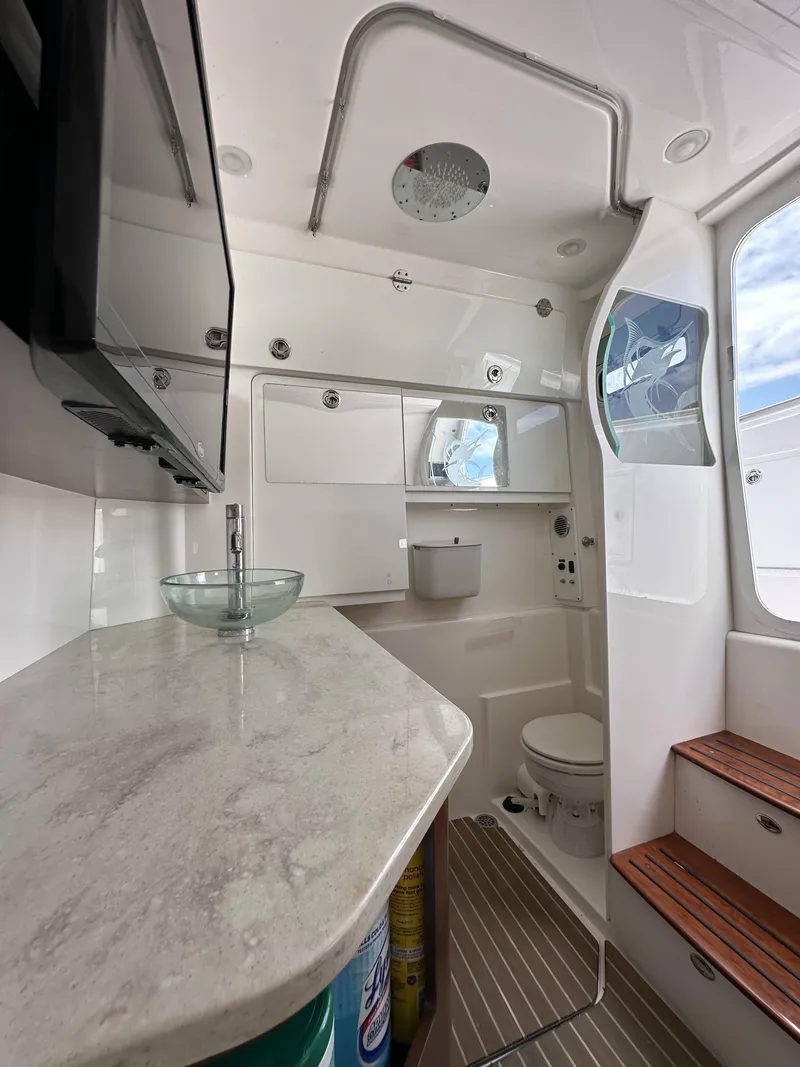 Slide: The Image of Everglades 435 Center Console 2017 - 54