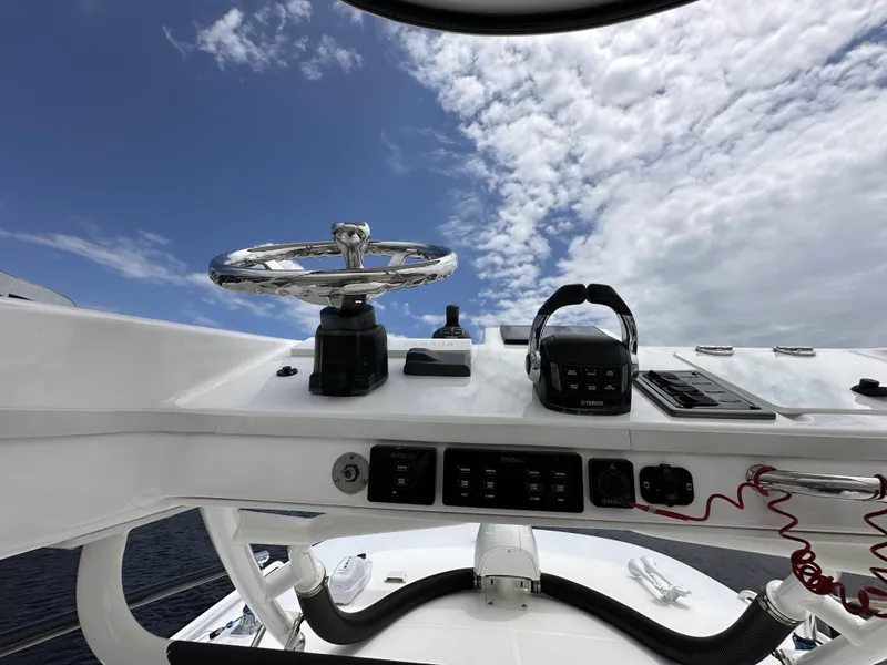 Slide: The Image of Everglades 435 Center Console 2017 - 75
