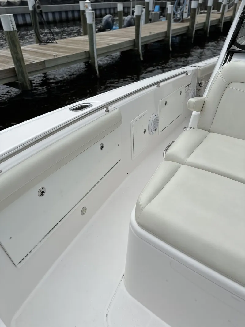 Slide: The Image of Everglades 435 Center Console 2017 - 88