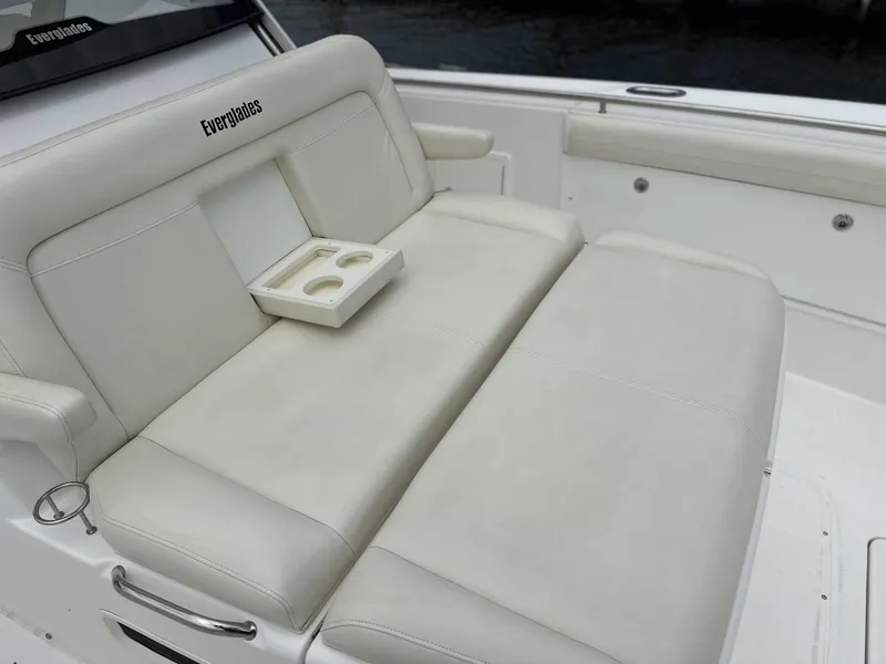 Slide: The Image of Everglades 435 Center Console 2017 - 90