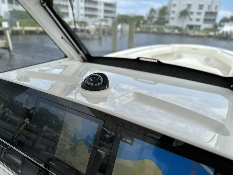 Slide: The Image of Everglades 435 Center Console 2017 - 97
