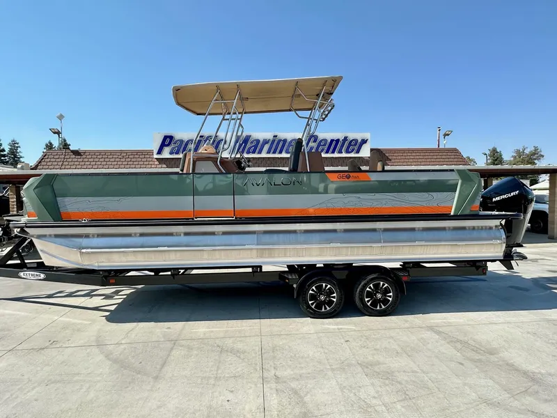 The Image of Avalon Geo Fish GLX 25 w/ 225HP Mercury! 2025 - 1