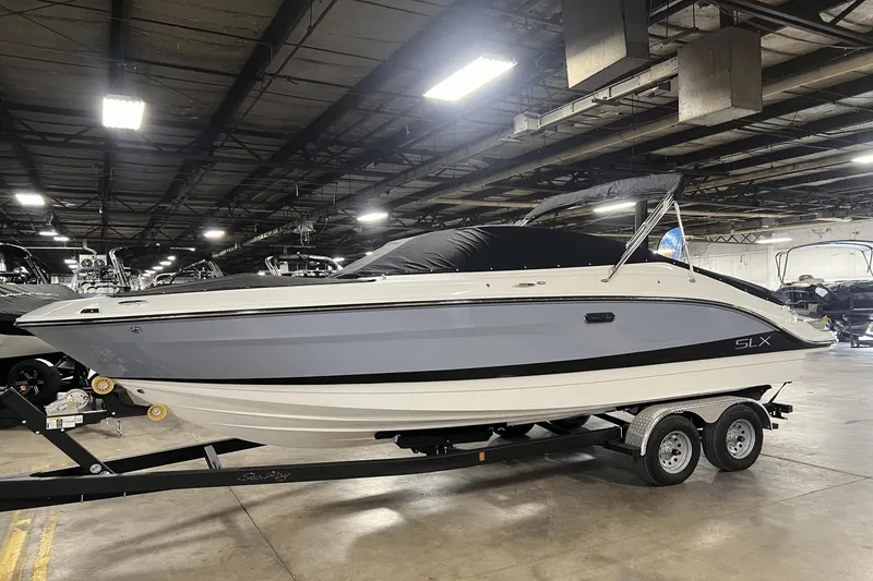 Slide: The Image of Sea Ray SLX 260 2025 - 1