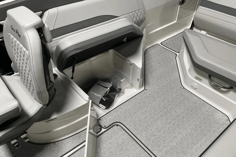 Slide: The Image of Sea Ray SLX 260 2025 - 17