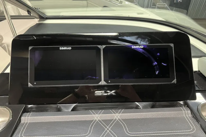 Slide: The Image of Sea Ray SLX 260 2025 - 21