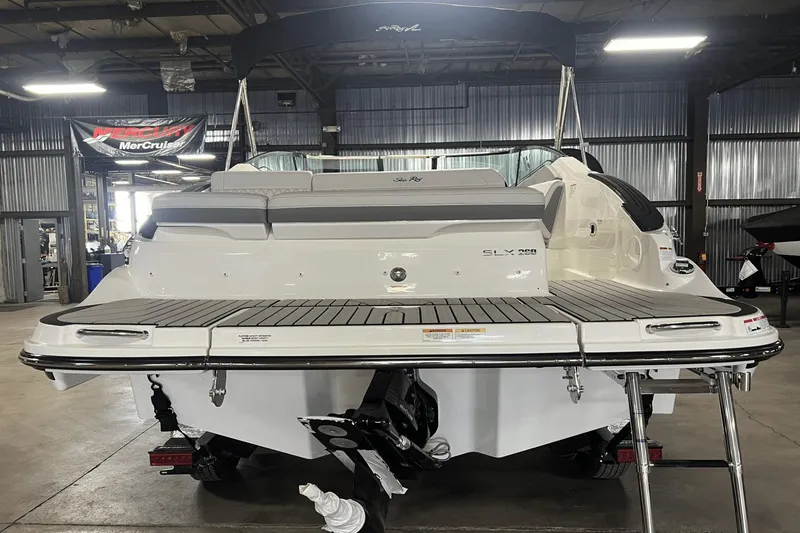 Slide: The Image of Sea Ray SLX 260 2025 - 31