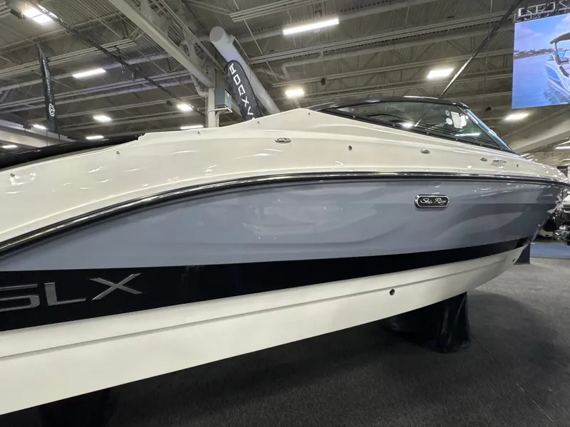 Slide: The Image of Sea Ray SLX 260 2025 - 36