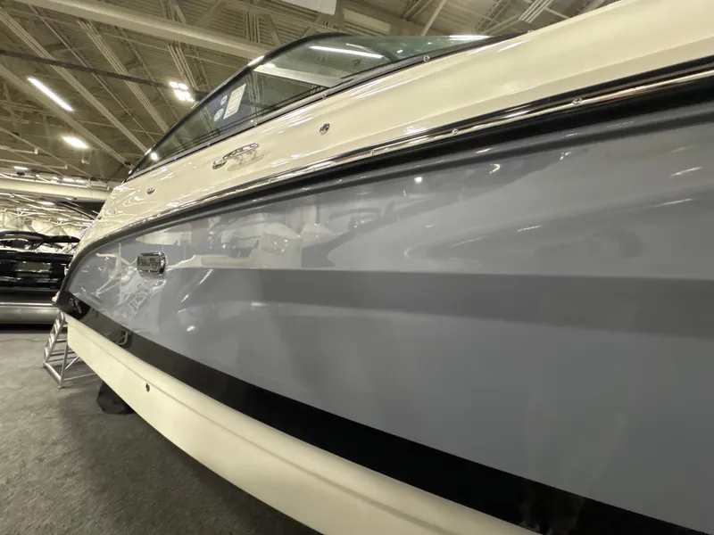 Slide: The Image of Sea Ray SLX 260 2025 - 37