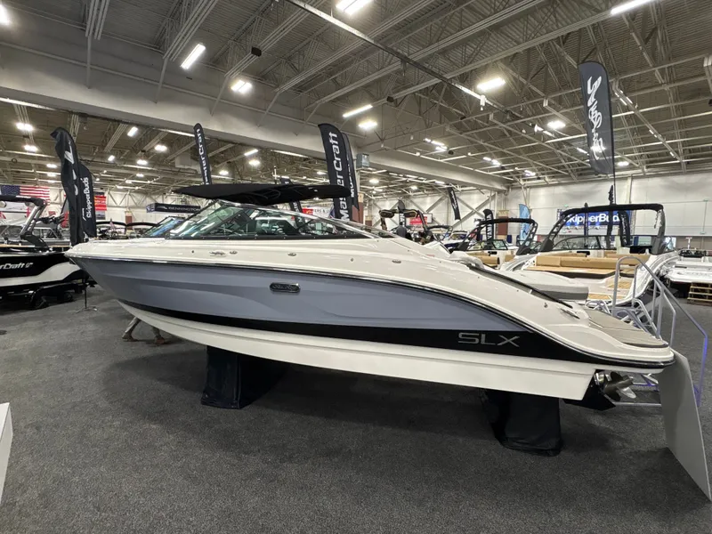 Slide: The Image of Sea Ray SLX 260 2025 - 39
