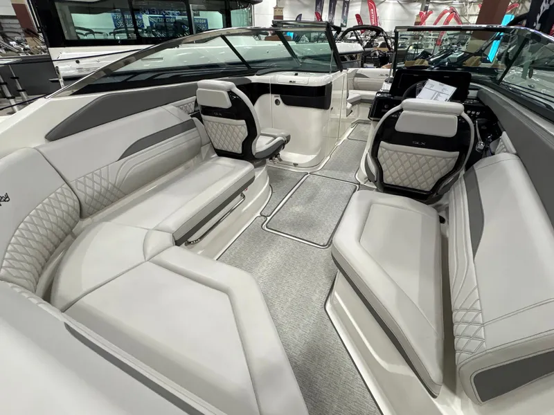 Slide: The Image of Sea Ray SLX 260 2025 - 42