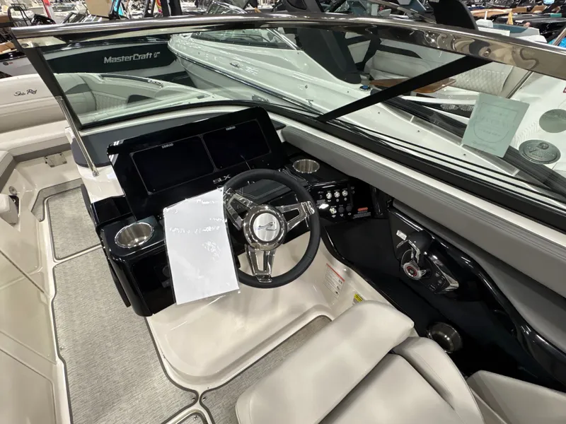 Slide: The Image of Sea Ray SLX 260 2025 - 46