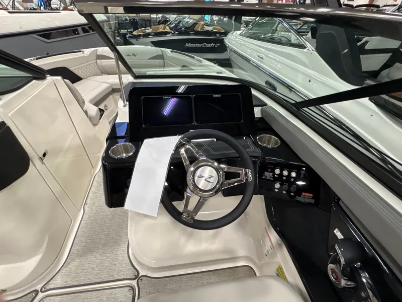 Slide: The Image of Sea Ray SLX 260 2025 - 47