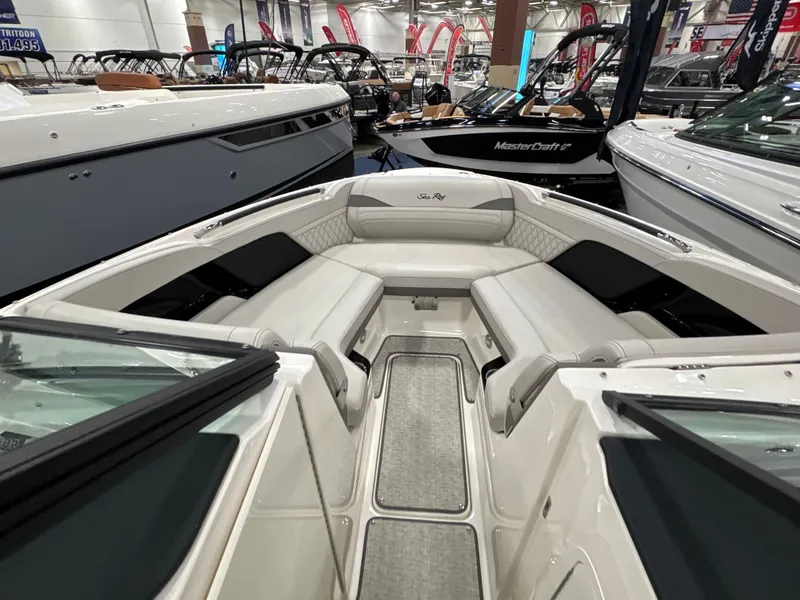 Slide: The Image of Sea Ray SLX 260 2025 - 49