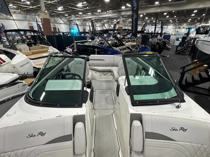 Slide: The Image of Sea Ray SLX 260 2025 - 52