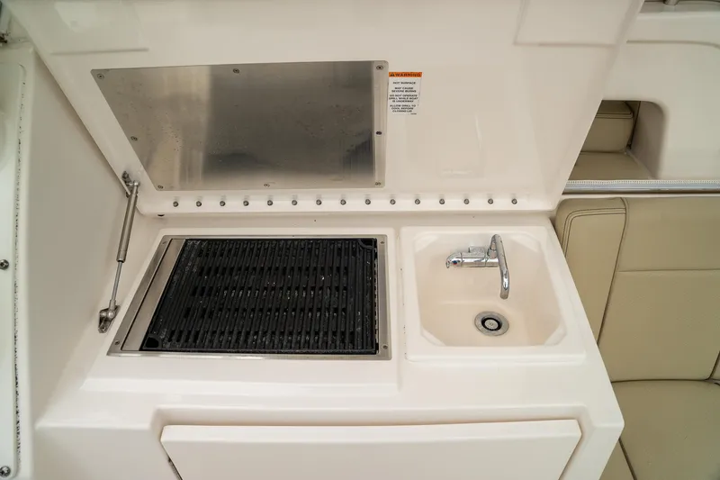 Slide: The Image of Pursuit OS 325 Offshore 2018 - 10