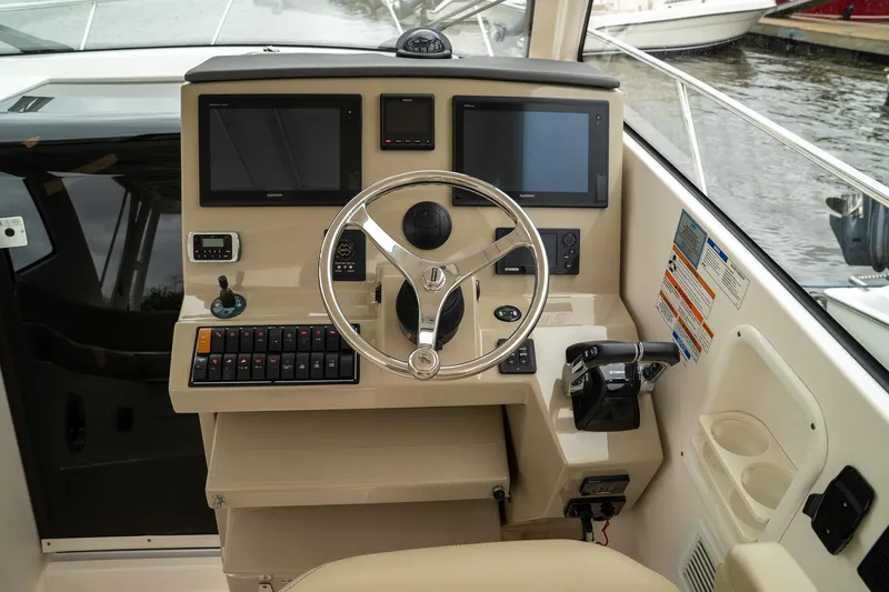 Slide: The Image of Pursuit OS 325 Offshore 2018 - 12