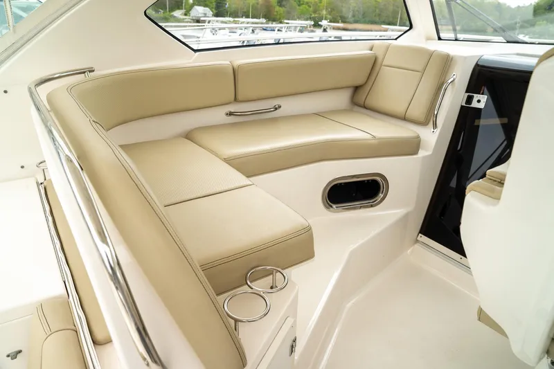 Slide: The Image of Pursuit OS 325 Offshore 2018 - 15