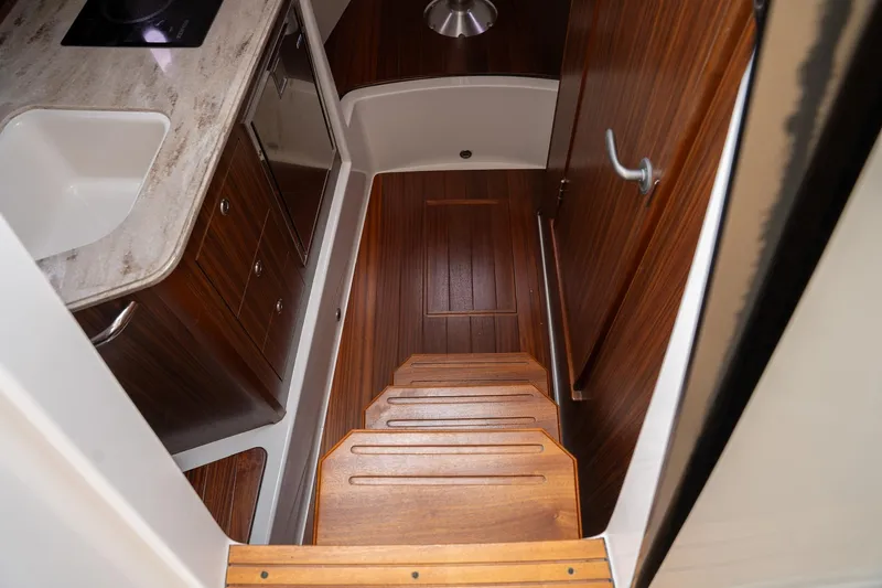 Slide: The Image of Pursuit OS 325 Offshore 2018 - 18