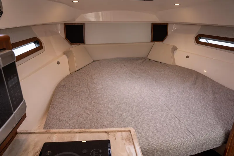 Slide: The Image of Pursuit OS 325 Offshore 2018 - 20