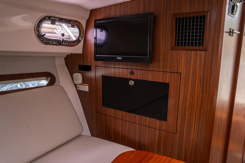 Slide: The Image of Pursuit OS 325 Offshore 2018 - 22