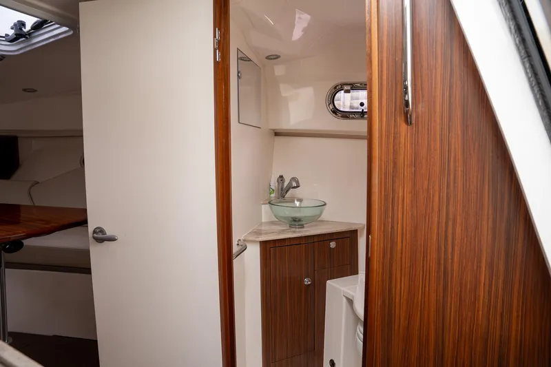 Slide: The Image of Pursuit OS 325 Offshore 2018 - 23