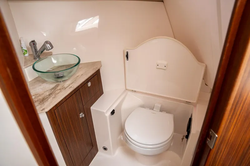 Slide: The Image of Pursuit OS 325 Offshore 2018 - 24