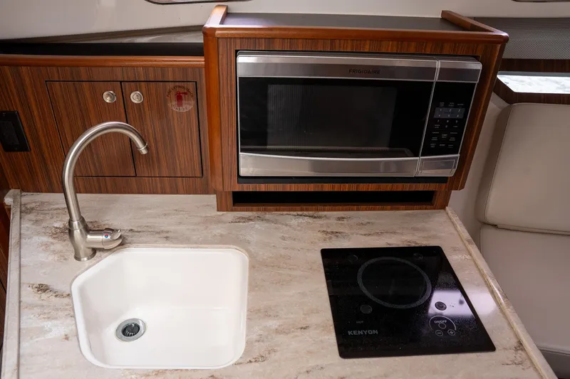 Slide: The Image of Pursuit OS 325 Offshore 2018 - 25