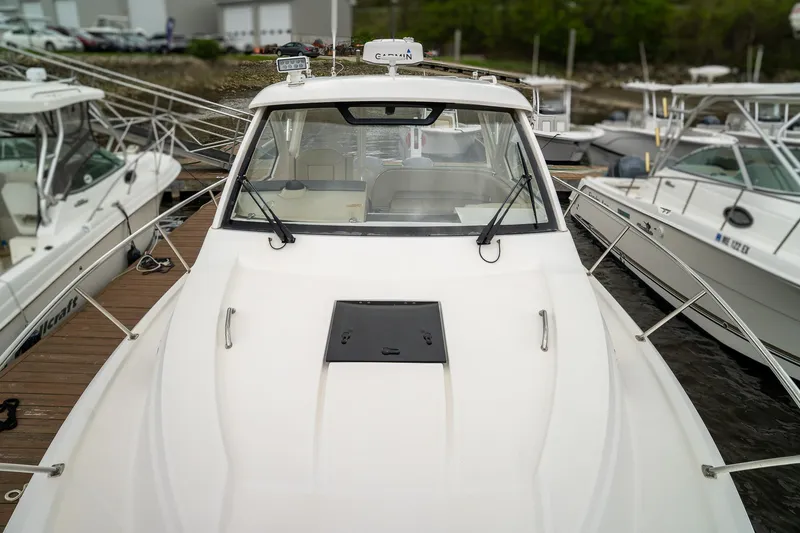 Slide: The Image of Pursuit OS 325 Offshore 2018 - 29