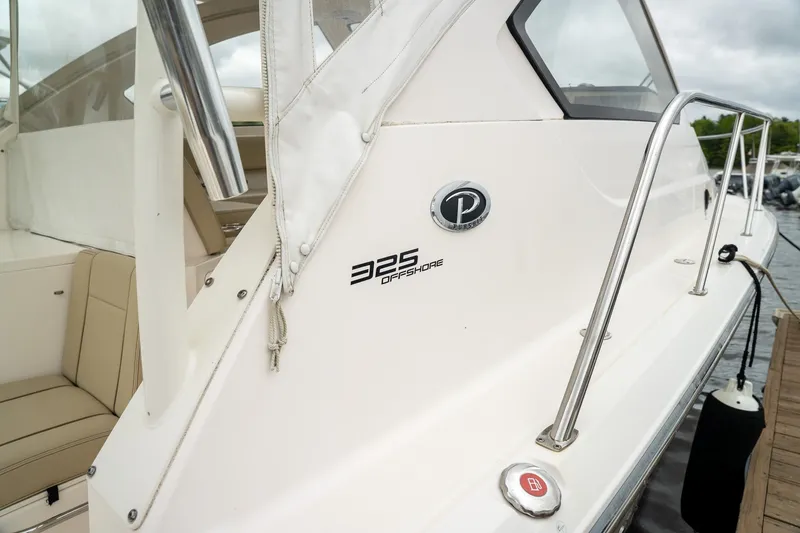 Slide: The Image of Pursuit OS 325 Offshore 2018 - 4