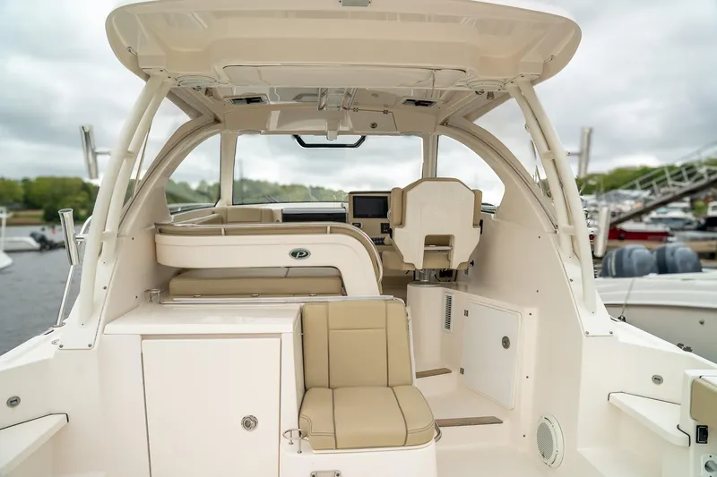 Slide: The Image of Pursuit OS 325 Offshore 2018 - 5