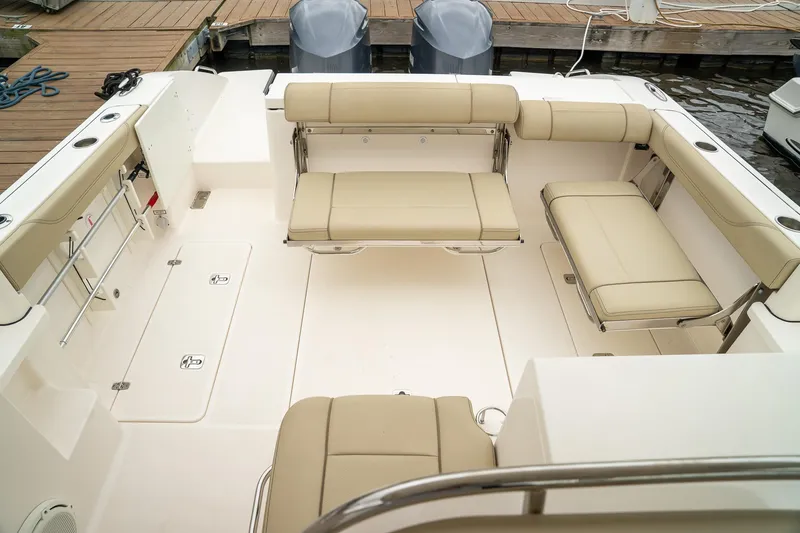 Slide: The Image of Pursuit OS 325 Offshore 2018 - 7