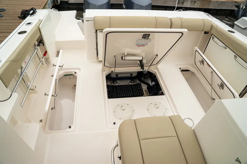 Slide: The Image of Pursuit OS 325 Offshore 2018 - 9