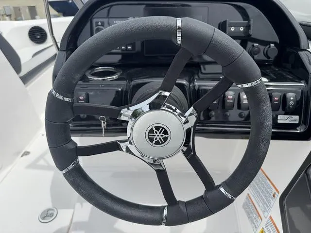 Slide: The Image of Yamaha 195S 2025 - 19