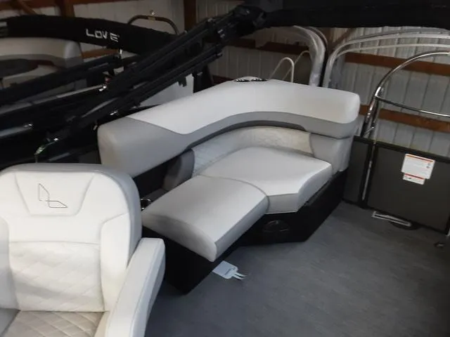 Slide: The Image of Lowe SS 230 WV 2025 - 9