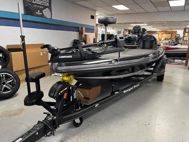 Slide: The Image of 2025 Ranger Z520R Ranger Cup Equipped boat in showroom, featuring Lowrance electronics. - 4