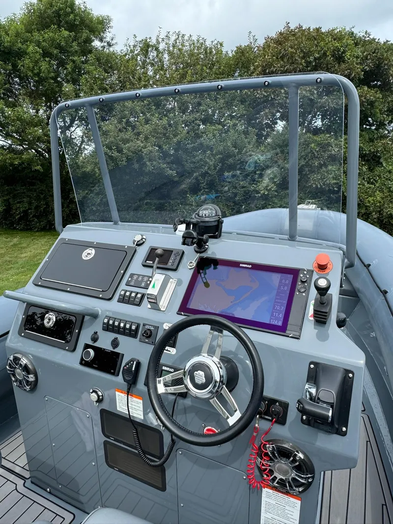Slide: The Image of Sealegs 9M Hydrosol 2019 console with advanced navigation system. - 26