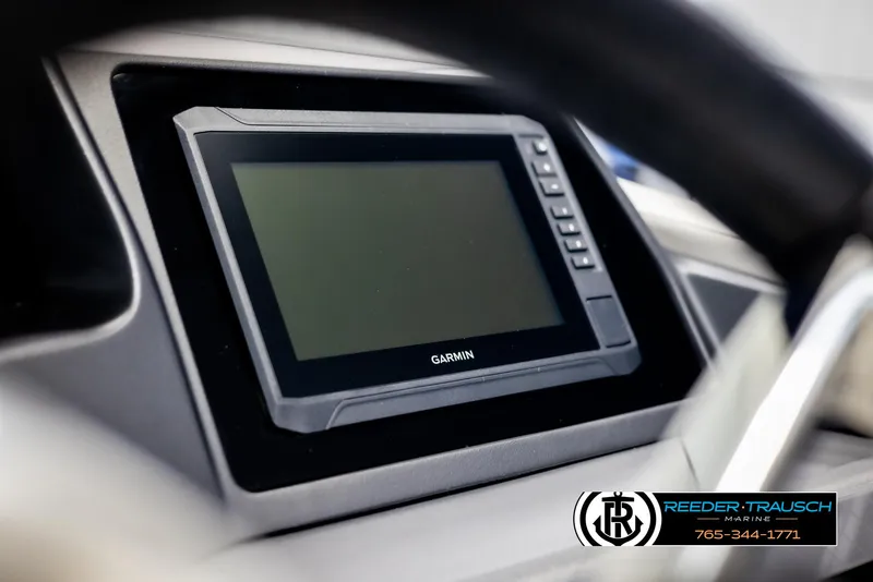 Slide: The Image of 2025 Avalon Catalina Entertainer dashboard with Garmin display, Reeder-Trausch Marine branding. - 29