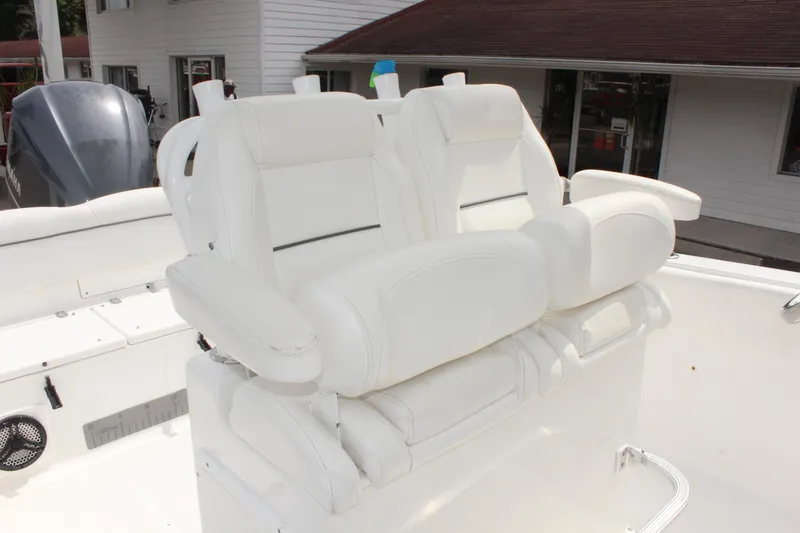 Slide: The Image of White cushioned seats on a 2015 Sea Hunt Ultra 235 SE boat. - 22