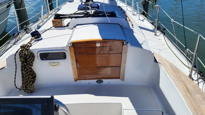 Slide: The Image of 1979 Pearson 365 Sloop sailboat deck with wooden hatch and ropes. - 4