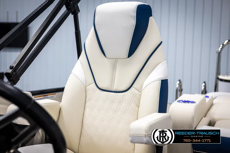 Slide: The Image of Luxurious 2025 Avalon Catalina VRB boat seat with elegant design and premium materials. - 35
