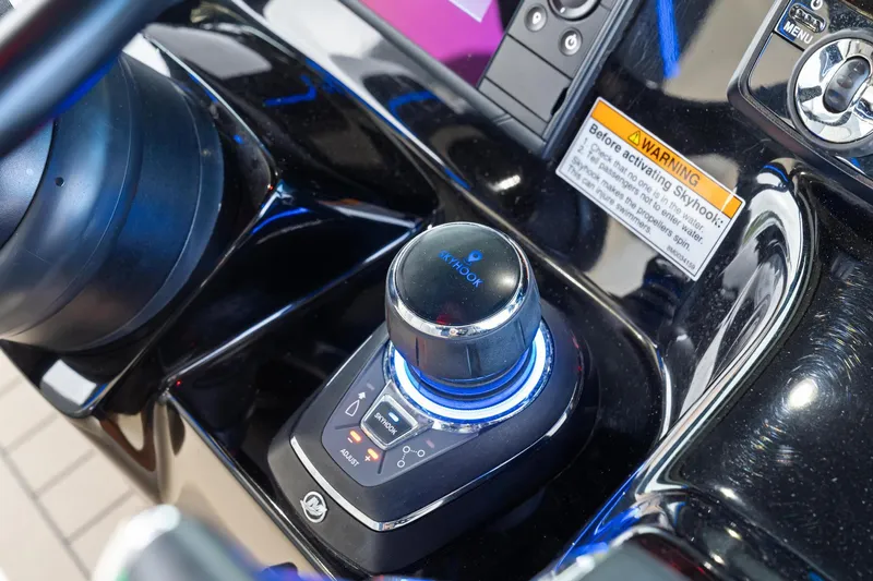 Slide: The Image of Scout 425 LXF 2023 - 62